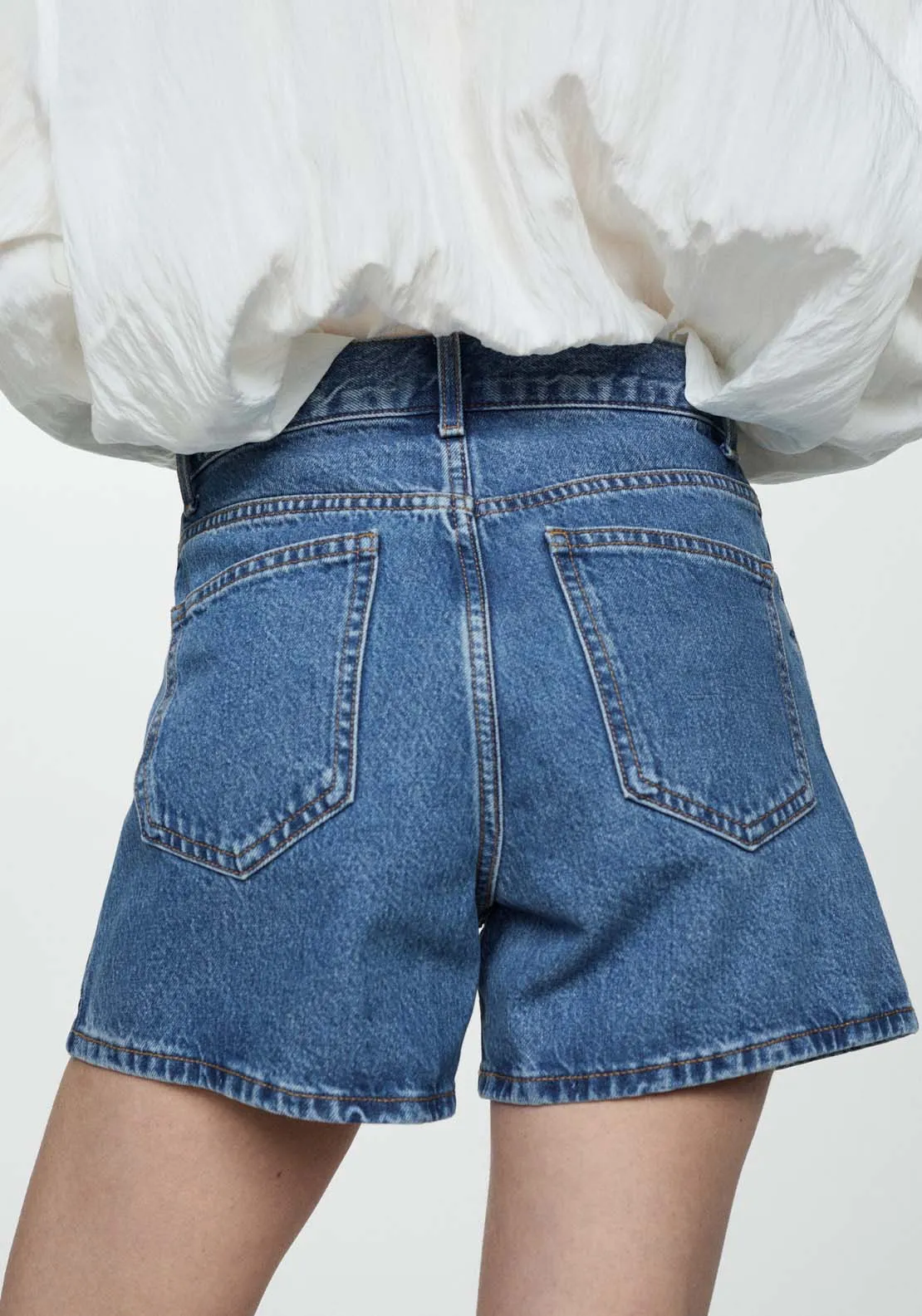 Denim shorts high-rise