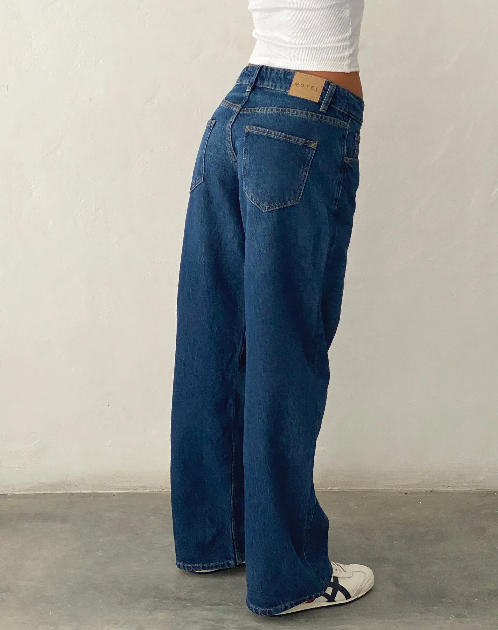 Mid Blue Used Low Rise Parallel Jeans