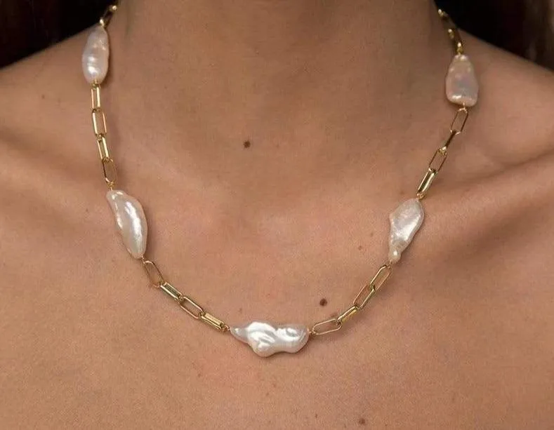 Freshia Pearl and Chain Necklace